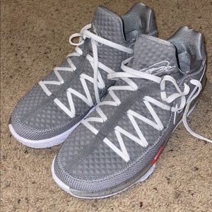 lebron 17 low worn once size 11